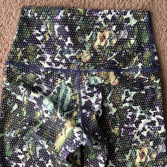 Lululemon Wunder Under Crop Full-On Luxtreme Roll Down Floral Sport White Multi - Picture 5 of 8